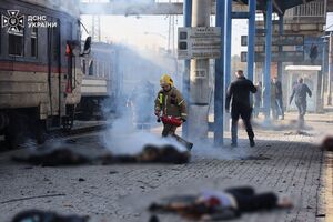 13 человек погибли. Россияне ударили реактивным дроном по поезду в Днепре
