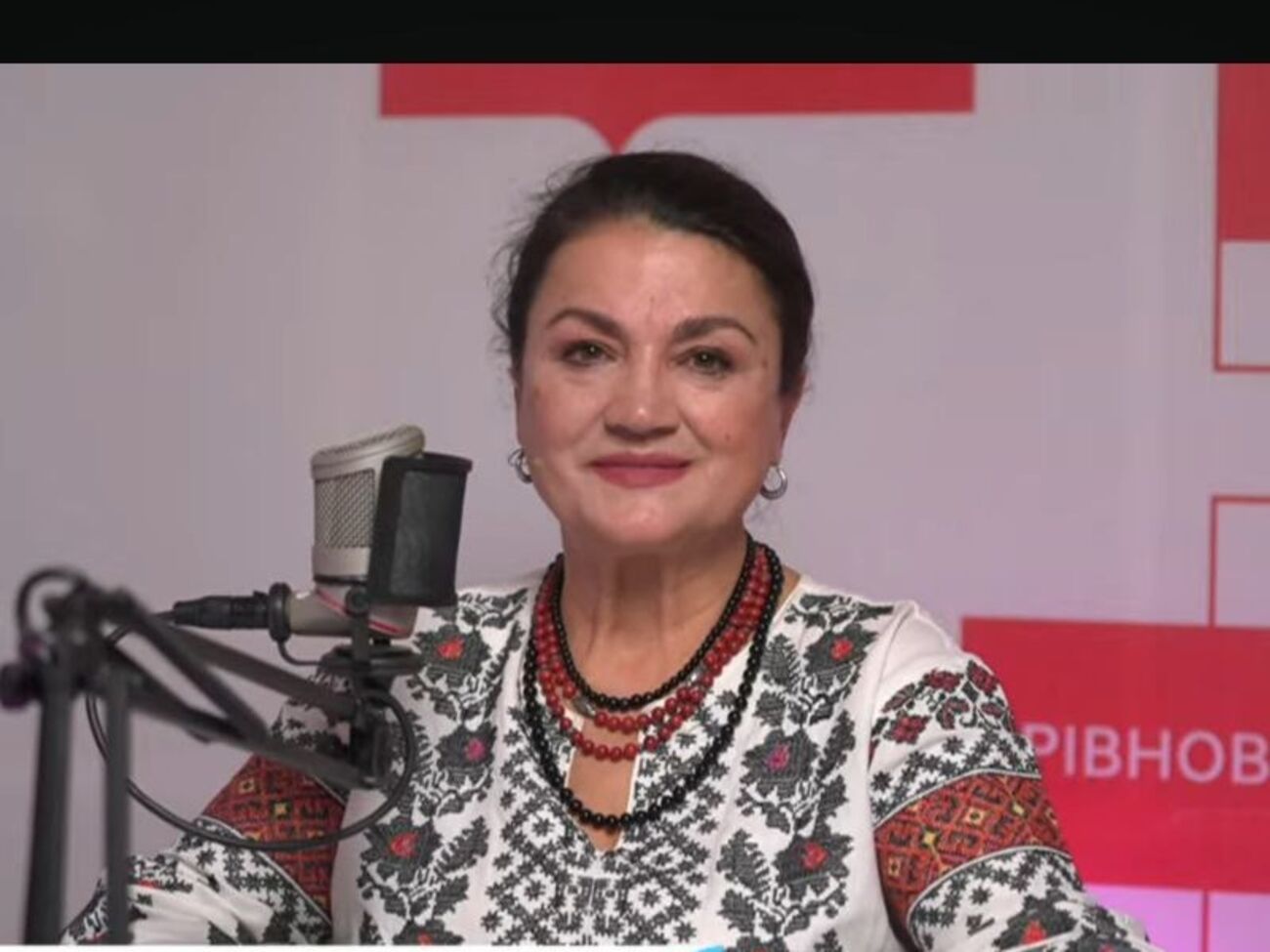 "Це нагадує, як Янукович ручку ламав". Наталія Сумська рознесла Астаф'єву після радіодиктанту