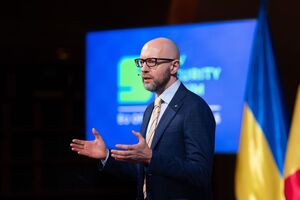 "Краще зателефонувати Трампу". Яценюк сказав, як "закрутити гайку" Путіну