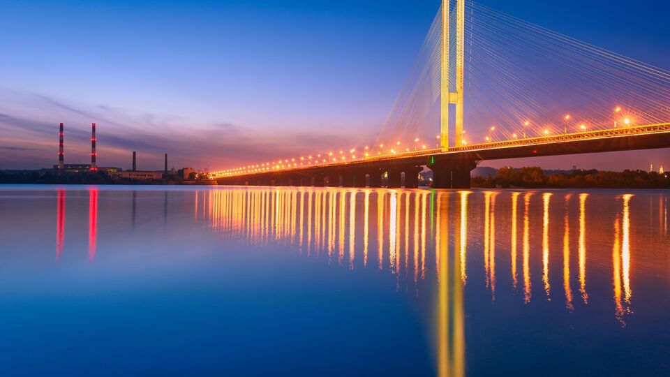 У Києві готують альтернативу мостам через Дніпро. Почнуть будувати понтонні переправи, у планах – тунель