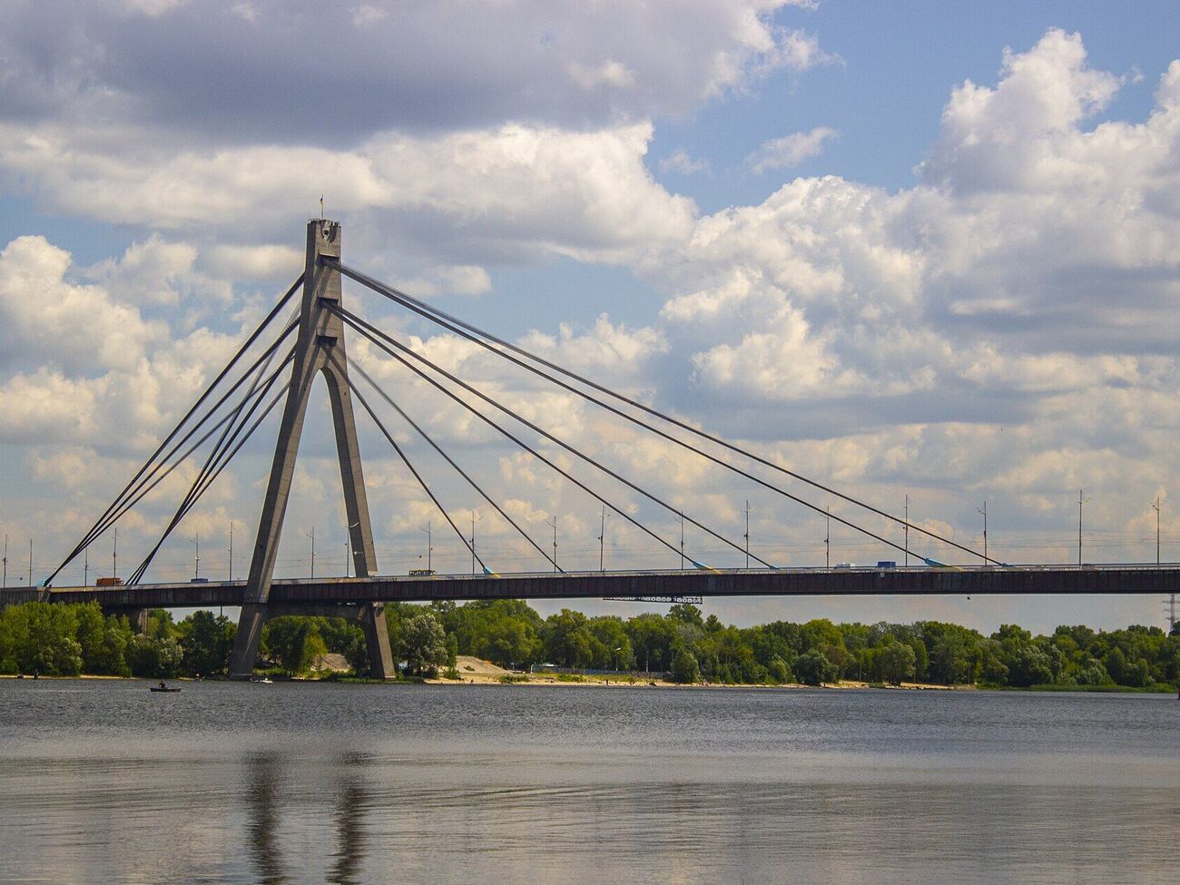 Росія вдарила по Північному мосту у Києві. Що відомо про наслідки