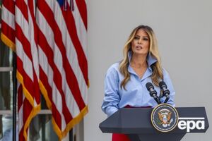 Меланія Трамп написала про події в Олешках, зробивши репост допису російської омбудсменки