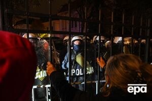 У Польщі – внутрішньополітична криза. Навроцький перервав політ до Сенегалу, щоб повернутись у країну