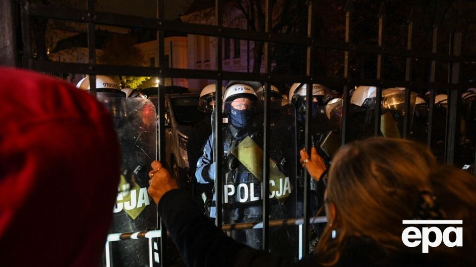 В Польше – внутриполитический кризис. Навроцкий прервал полет в Сенегал, чтобы вернуться в страну