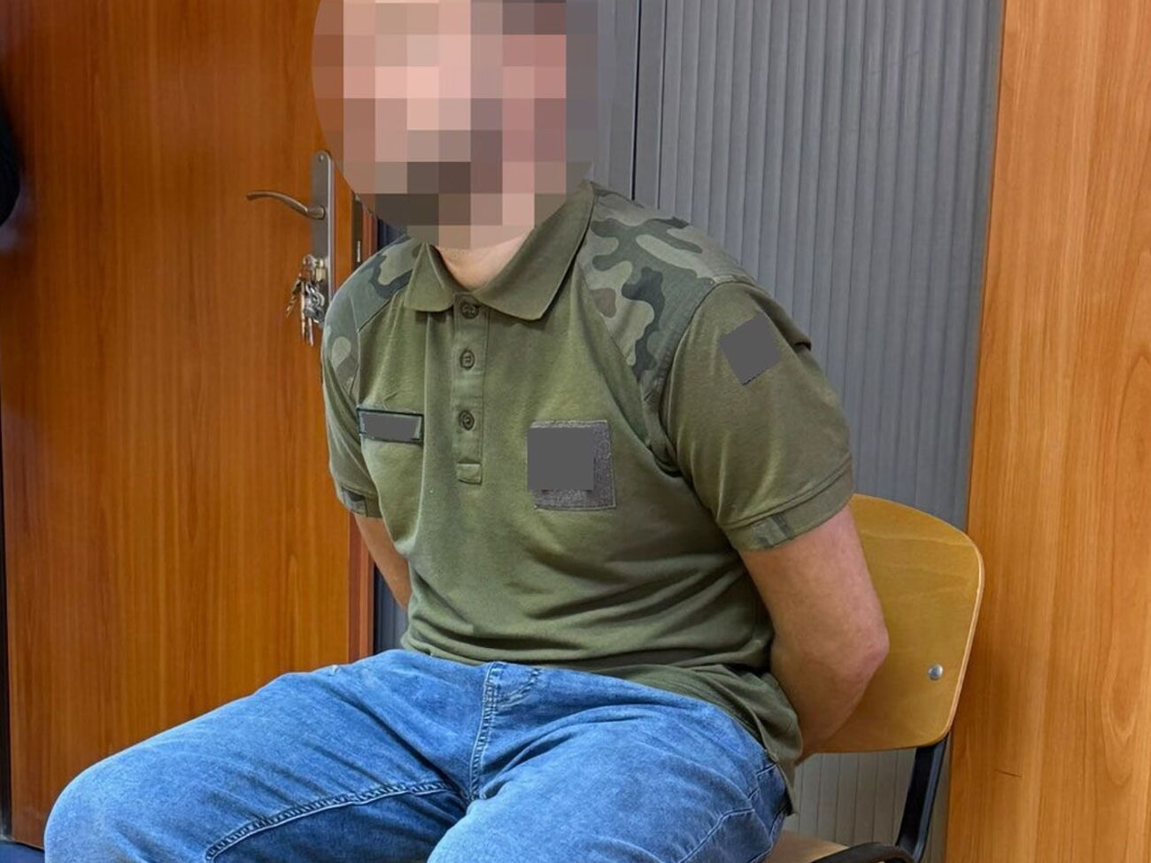 У Польщі затримали чоловіка, який з ножем напав на українців в автобусі. Фото, відео