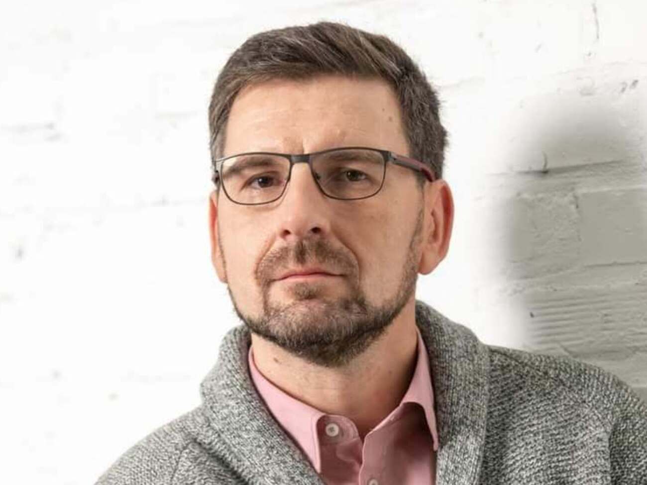 Те, кто пишет, совсем не синхронизируются с теми, кто воюет