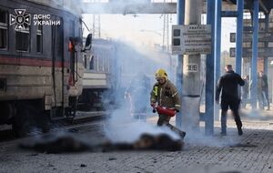 Після загибелі цивільних на вокзалі у Дніпрі пропаганда РФ переклала провину на Україну. ЗСУ відповіли