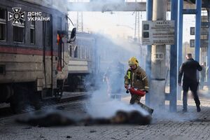 Після загибелі цивільних на вокзалі у Дніпрі пропаганда РФ переклала провину на Україну. ЗСУ відповіли