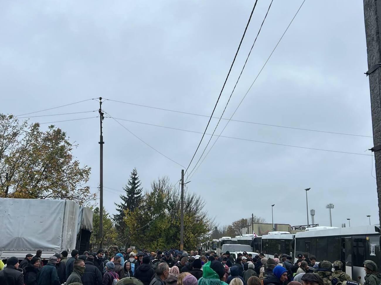 Украинская делегация добралась до Олешек, началась эвакуация. Фото, видео