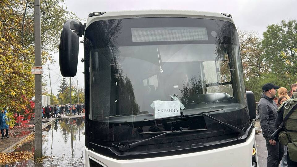 Делегація України з евакуйованими жителями Олешків вирушила до Анапи. Арахамія повідомив, що далі