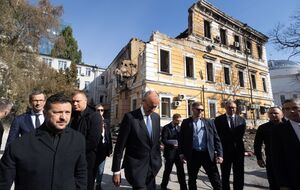 Візит під звуки повітряної тривоги. Мерц із Києва звернувся до Путіна