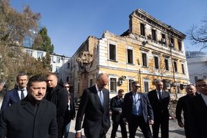 Візит під звуки повітряної тривоги. Мерц із Києва звернувся до Путіна