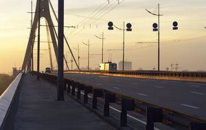 В Киеве есть пострадавшие в результате атаки РФ по Северному мосту. Что известно