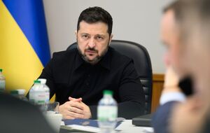 Зеленский показал видео удара РФ по Северному мосту и прокомментировал неофициальный визит Мерца