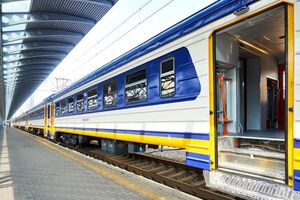 У Києві між правим і лівим берегами запустять додаткові поїзди. Подробиці