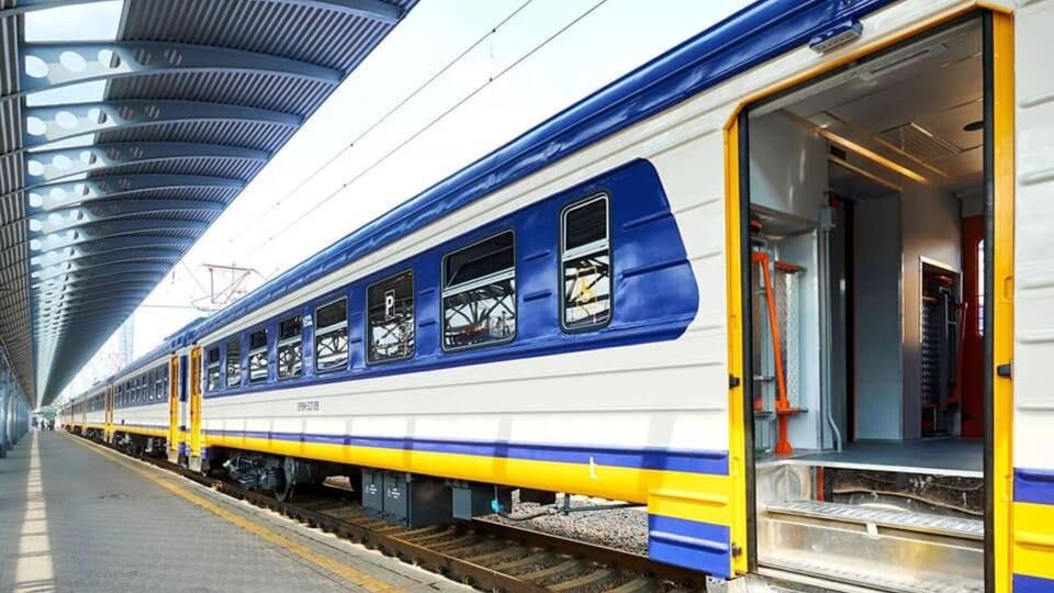 У Києві між правим і лівим берегами запустять додаткові поїзди. Подробиці