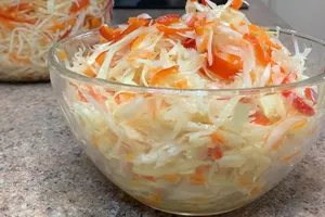 Залейте капусту этим маринадом и оставьте на три дня. Рецепт закуски, которую хочется есть снова и снова