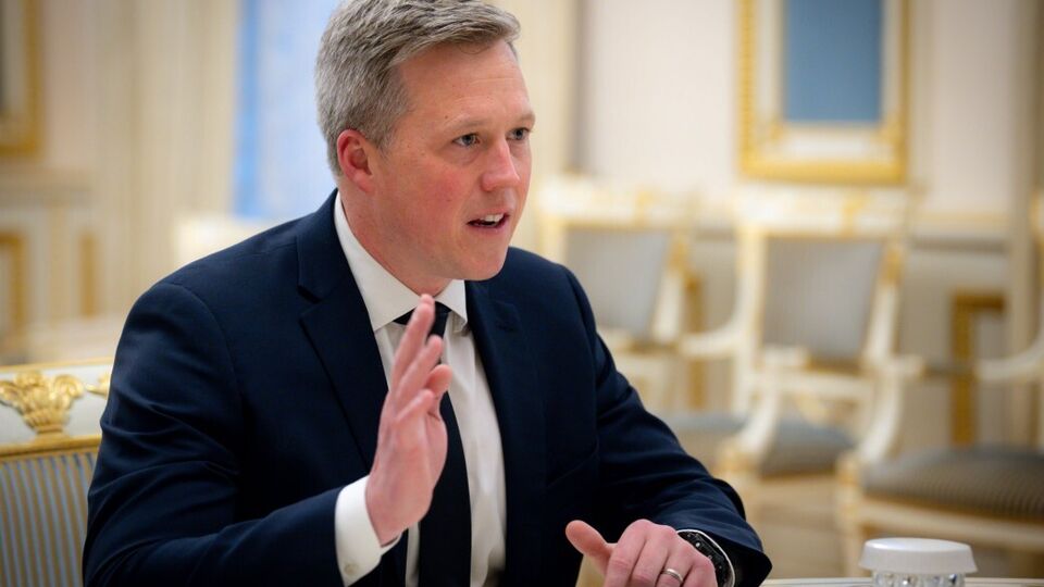 "Было унизительно". Экс-министр армии США признал превосходство Украины в оружии для современной войны
