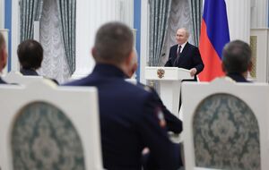 Путин продекламировал известное четырехстрочное стихотворение о России и сделал в нем две ошибки. Видео