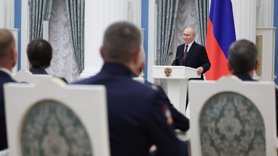 Путін продекламував відомий чотирирядковий вірш про Росію і зробив у ньому дві помилки. Відео