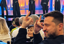 Зеленський не стримався і показав рокерську "козу" на концерті. До кого він звертався. Відео