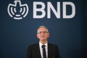 Глава немецкой разведки заявил, что ФРГ "рискует быть втянутой" в вооруженный конфликт с Россией