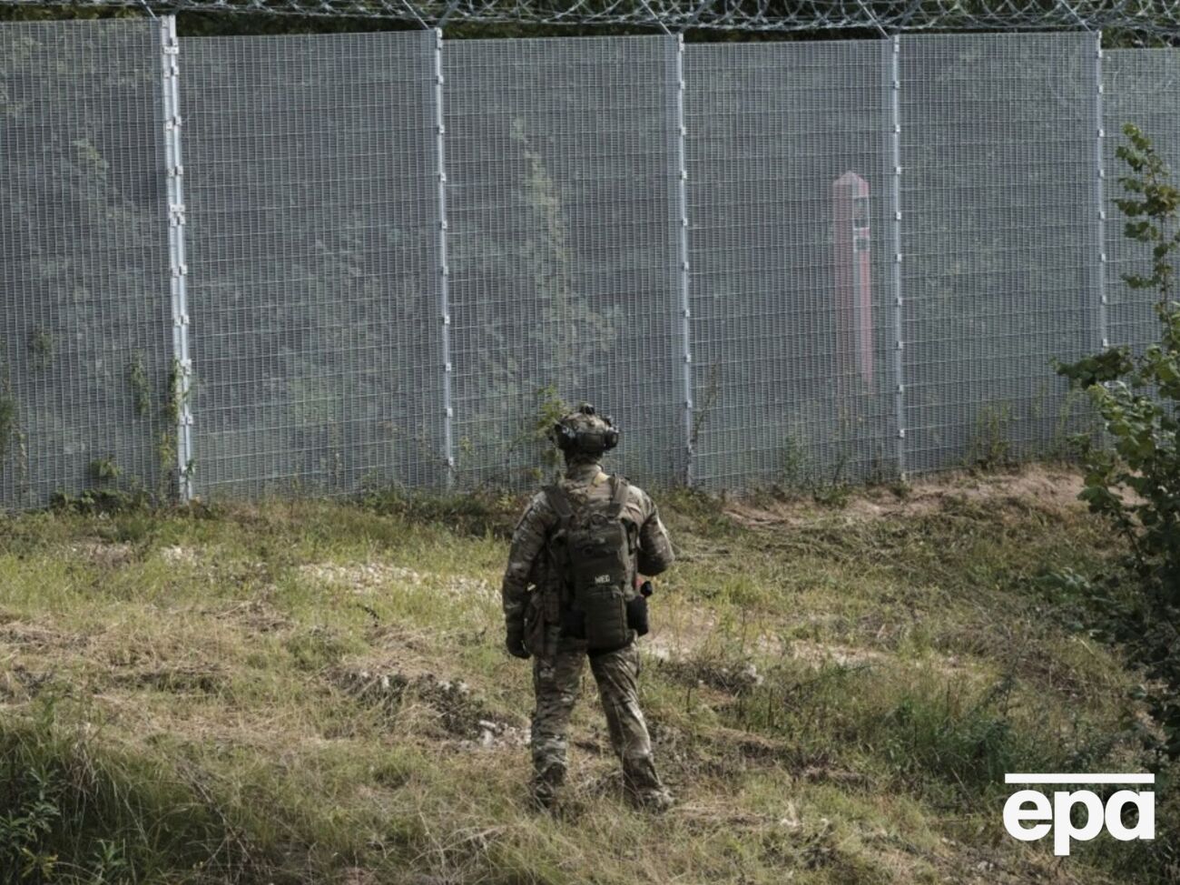 Група людей у масках прорвала кордон із Латвією. Перед цим озброєні люди погрожували військовим