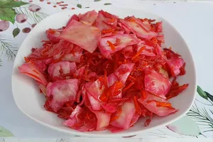 Капуста "Пелюстка", яка завжди першою зникає зі столу. Простий рецепт маринаду