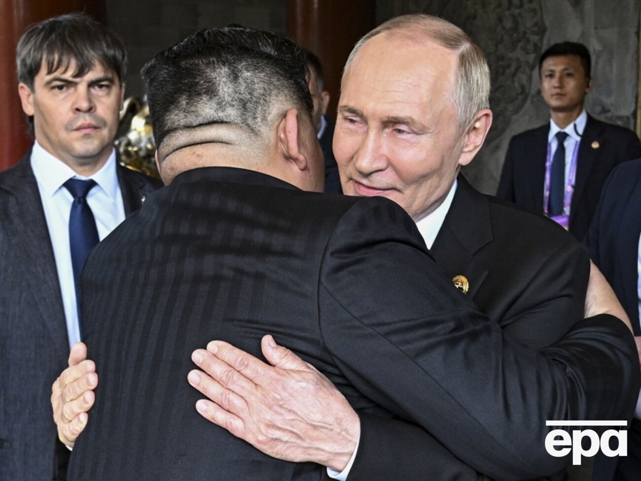 Кім Чен Ин привітав Путіна з днем народження "бойовим привітом" і побажав перемоги у "священній війні"