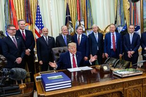 Трамп повідомив про запланований дзвінок Путіну: У нього день народження, ви будете святкувати
