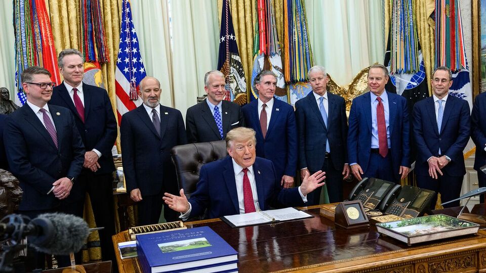 Трамп повідомив про запланований дзвінок Путіну: У нього день народження, ви будете святкувати