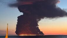 "Вулкан біля Сочі прокинувся". В Чорному морі – масштабна пожежа, кадри "чумового апокаліпсеця" захоплюють інтернет. Що відомо