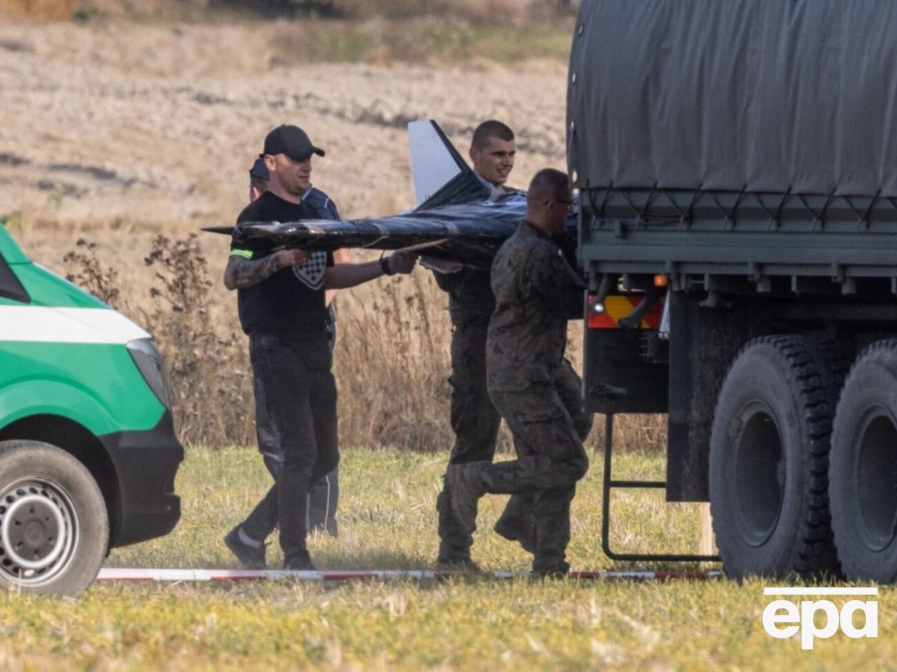 У російських дронах, які атакували Польщу, знайшли сім-картки польських операторів. Чому розслідування закрили 