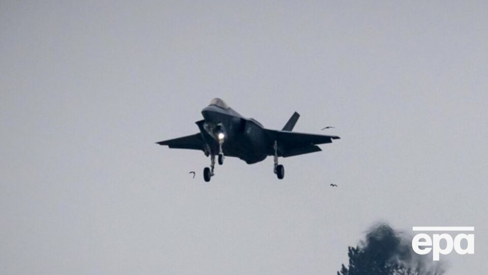 Китай отримав секретні деталі винищувача F-35 через те, що логіст пропустив лист із попередженням – Bloomberg