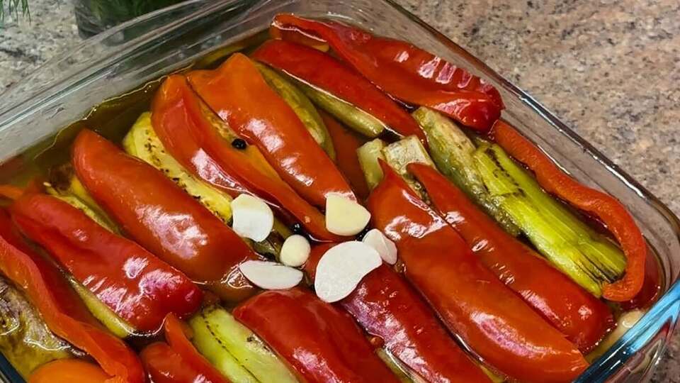 Залийте баклажани цим маринадом – і аромат буде на всю кухню. Рецепт, який проситимуть усі гості