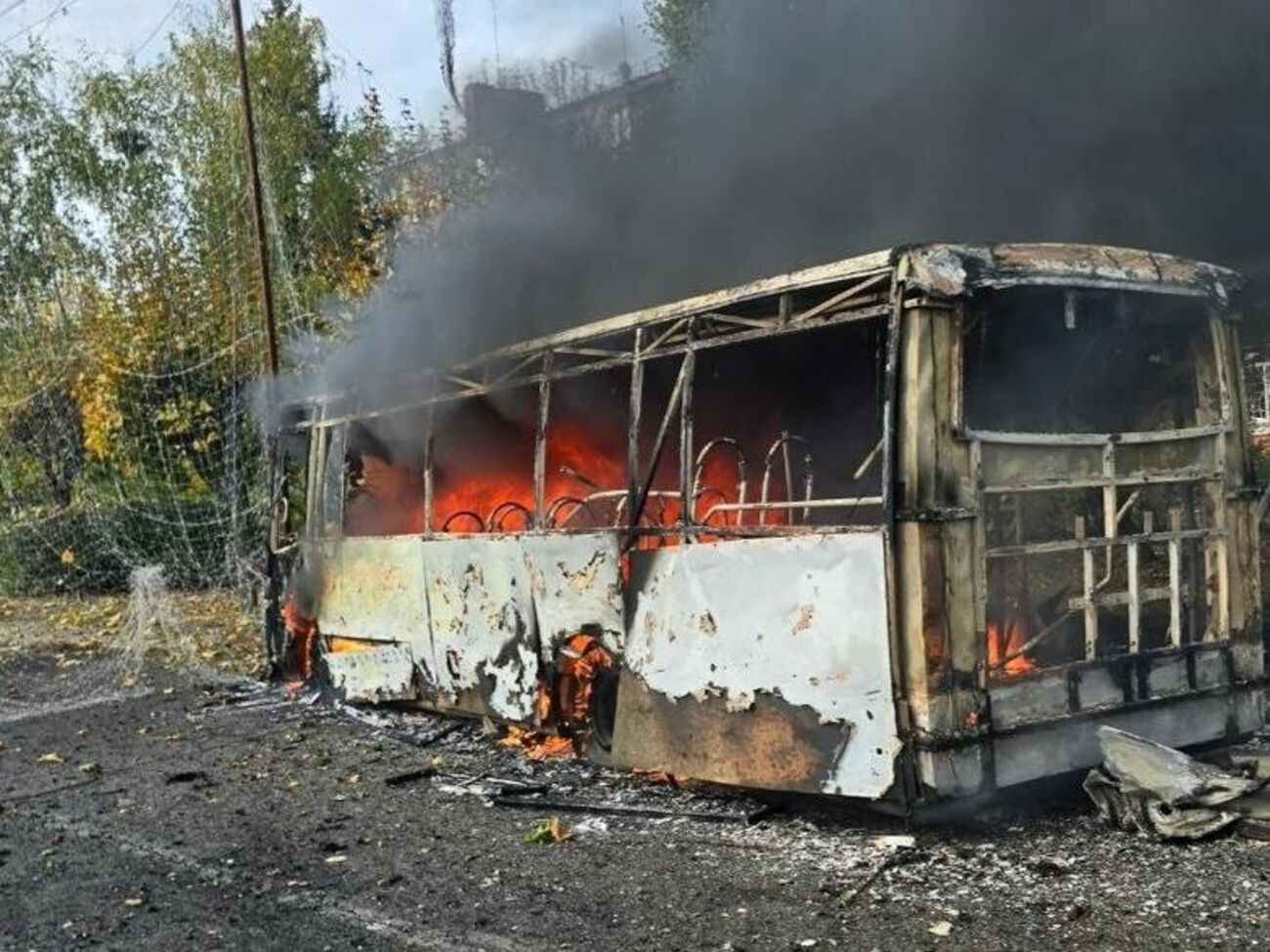 РФ атакувала автобус у Краматорську, вбивши щонайменше 12 людей. ОВА показала страшні кадри