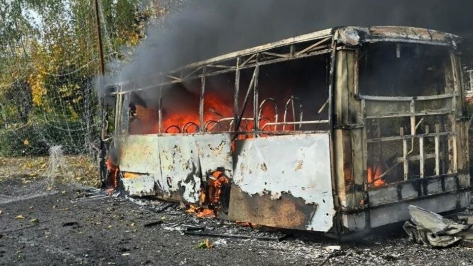 РФ атакувала автобус у Краматорську, вбивши щонайменше 12 людей. ОВА показала страшні кадри