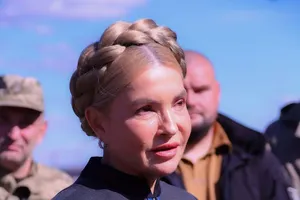 "Найбажаніша мілфа України" змінила зачіску. 65-річна Тимошенко вразила новим образом. Відео