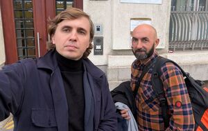 "Нас задерживали как террористов". Ткач рассказал, как в Вене силовики разбили окна автомобиля и бросили журналистов на дорогу