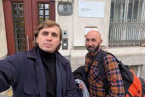 "Нас затримували як терористів". Ткач розповів, як у Відні силовики розбили вікна автомобіля й кинули журналістів на дорогу