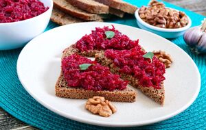 Натрите отварную свеклу и добавьте это – получится вкусная овощная икра