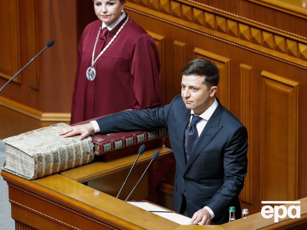 Зеленский 20 мая 2019 года официально вступил в должность президента Украины