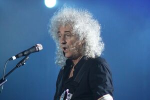 По поводу новой музыки от Queen Брайан отметил, что "пришло время сделать перерыв"