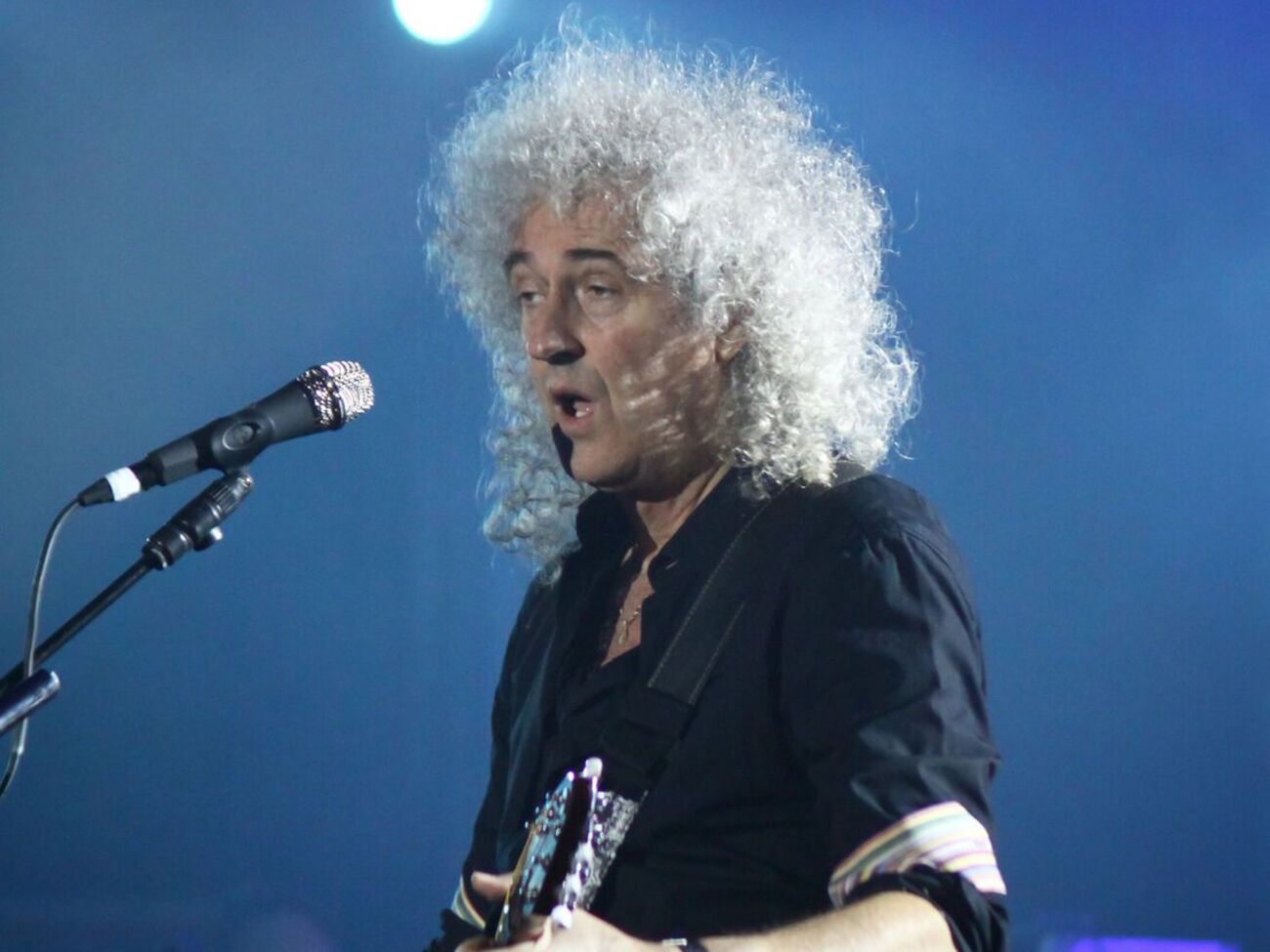 По поводу новой музыки от Queen Брайан отметил, что "пришло время сделать перерыв"