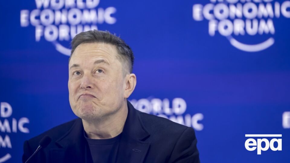 В оприлюдненних листах ідеться, що Маск 2012-го і 2013 року намагався організувати поїздки на острів Епштейна