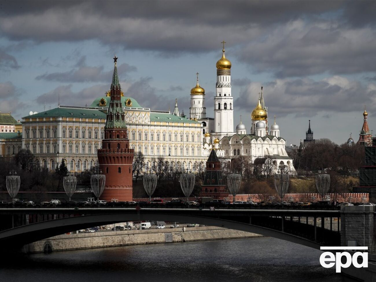 РФ і далі одержує великі доходи від продажу зброї