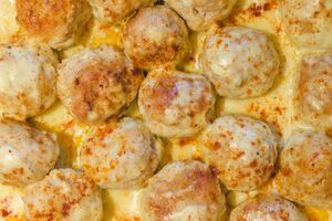 Для фаршу візьміть 100 г відвареного рису