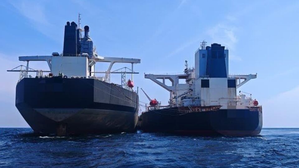 Танкери порушили відразу дві заборони у водах Малайзії