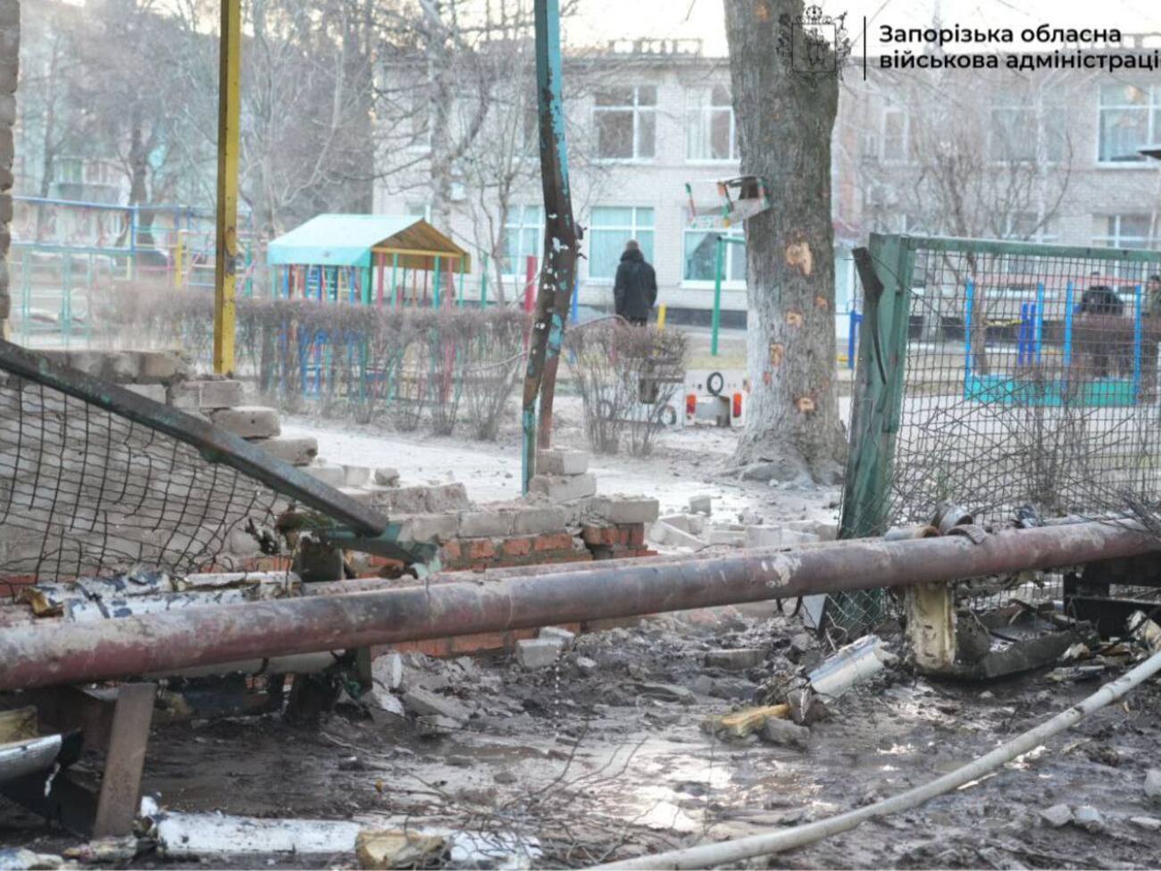 Оккупанты попали по территории детсада