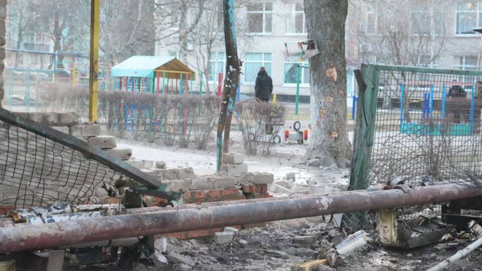 Окупанти поцілили по території дитсадка